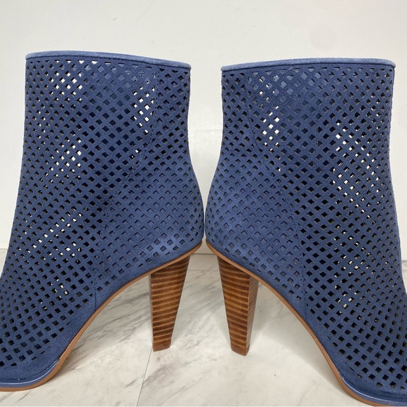 Vince Camuto Yolandal Blue Cutout Suede Pointy Toe Heeled Bootie 6M - Picture 8 of 14